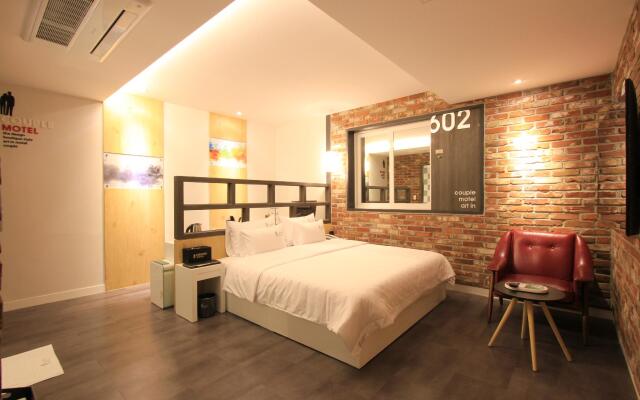 Couple Hotel