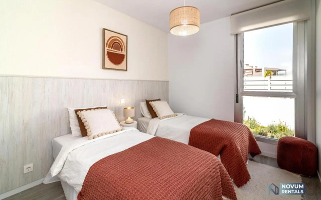 Newly Built 3-BDRM Luxury Apt w/ Stunning Sea Views