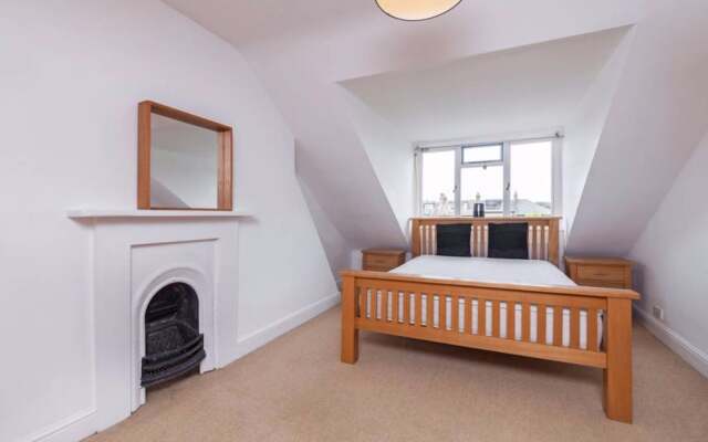 2 Bedroom Flat In North London