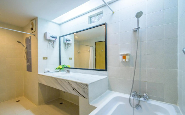 Golden Beach Cha-Am Hotel
