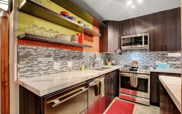 LVStripHouse Condos Sleeps up to 14