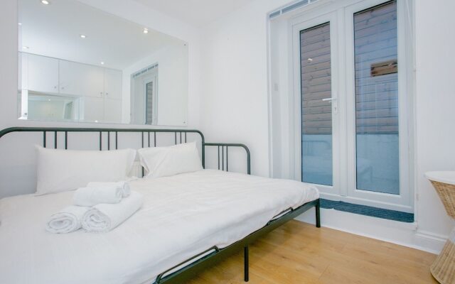 Modern Flat in West Kensington