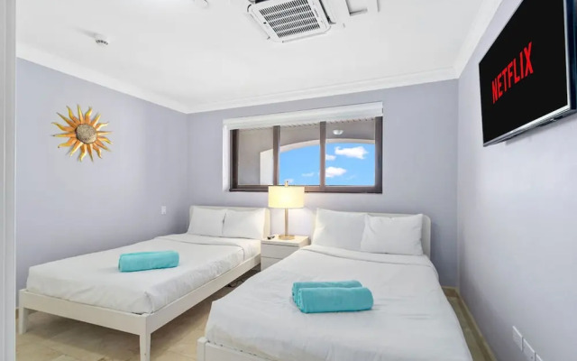 2BR 2BA Duplex w Amazing Views Pool Amenities