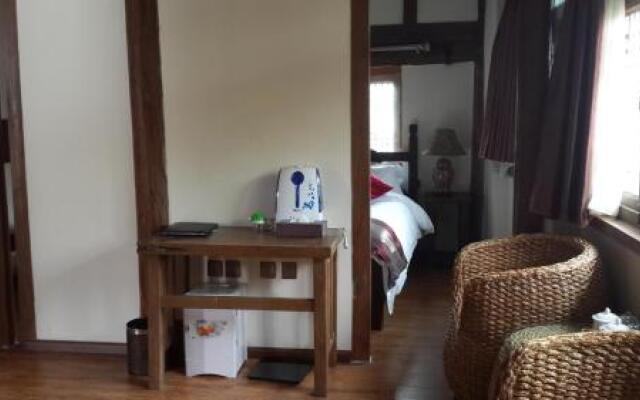 Lijiang Xianshe House