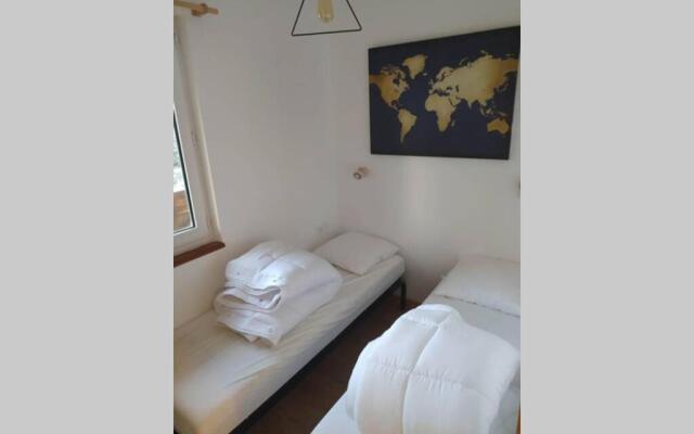 Appart ac balcon neuf 2chbrs- 6p - Pied des pistes