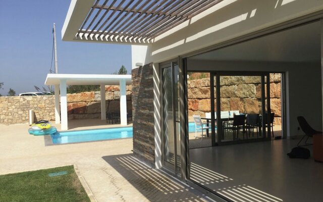 Villa With Private Pool, Garden & Spectacular Views in Cela Velha