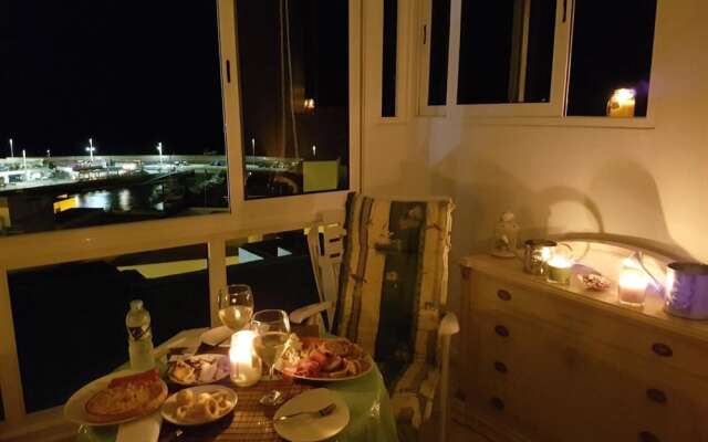 Sea Breeze the best view of Old town Harbour PDC