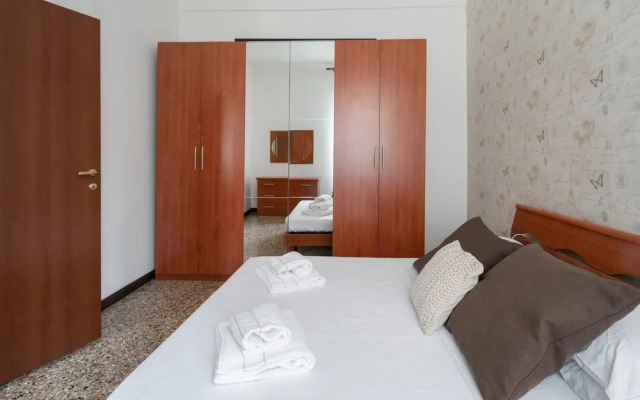 Venice Grand Canal Style Apt 2 by Wonderful Italy