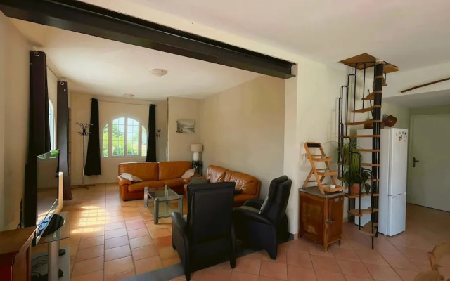 Villa in St Denis With Private Pool & Pyrenees View