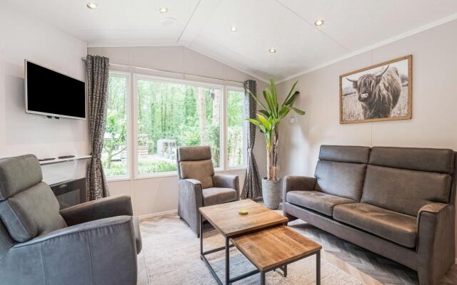 Beautiful Chalet in the Woods With a Shared Pool