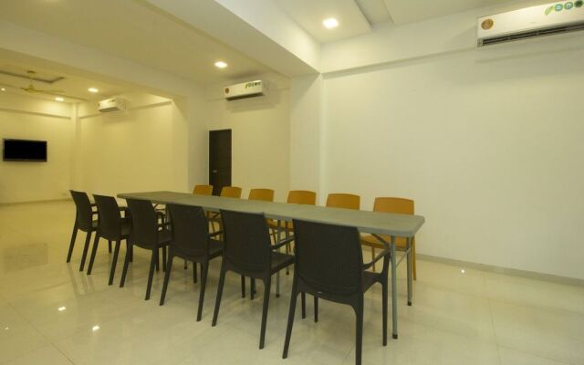 OYO 22919 Blue Roof Sea Side