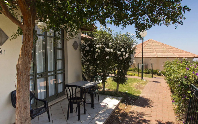 Shoresh Green Hills Family Suites Hotel