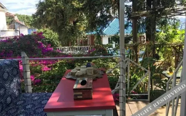 Sanyueshe Theme Inn