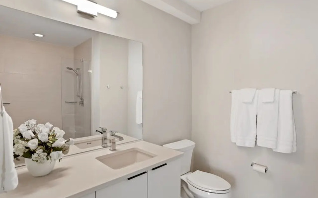 Modern Condo with Stunning Mtn Views