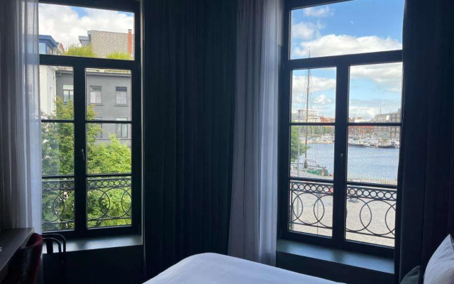 U Eat & Sleep Antwerp