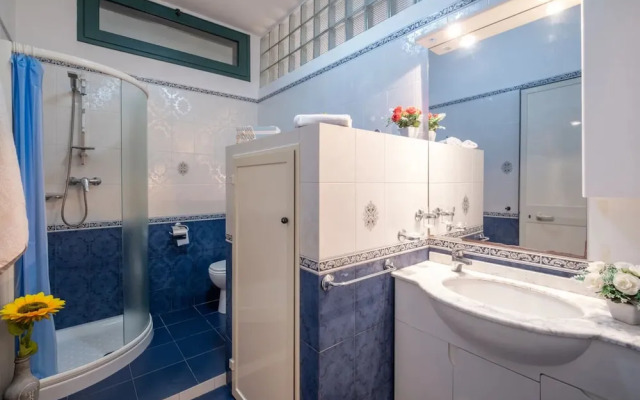 Sirena Apartment in Luxury Villa With Shared Pool