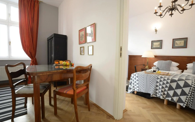 Crystal Suites Old Town