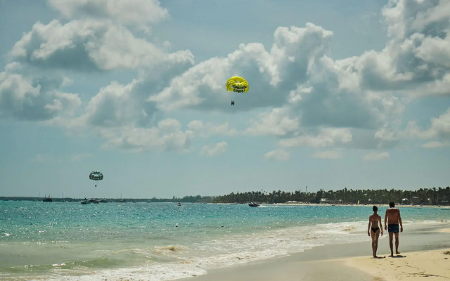 Los Corales Beach Village