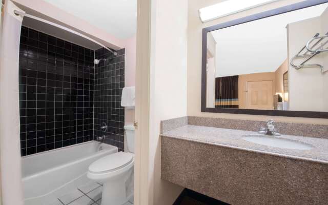 Days Inn by Wyndham Hobbs