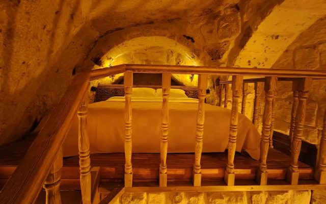 Euphoria Cave House