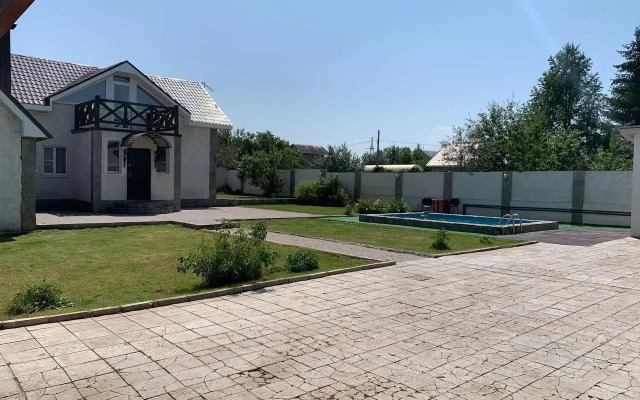 House with swimming pool and sauna
