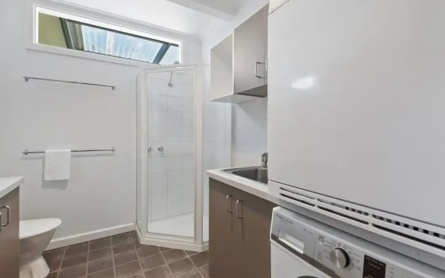 Spacious Coastal 4-bed Steps From the Sand