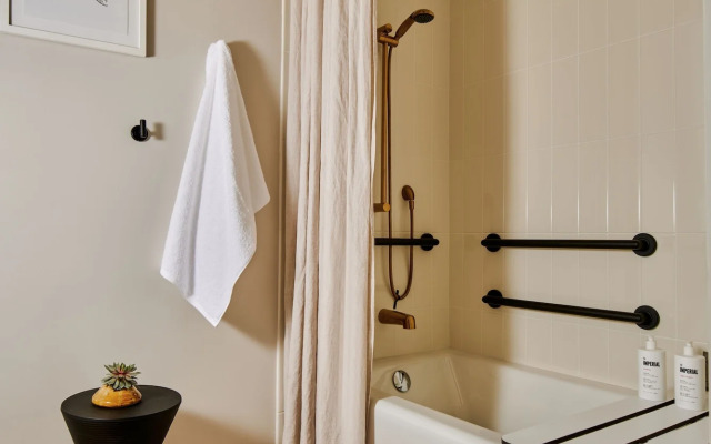 Hollywood Volume, a Tribute Portfolio Hotel