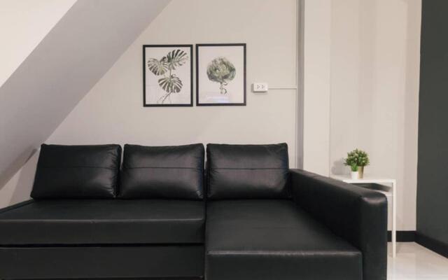 S2 Silom Large room 4-6 guests Full kitchen WIFI