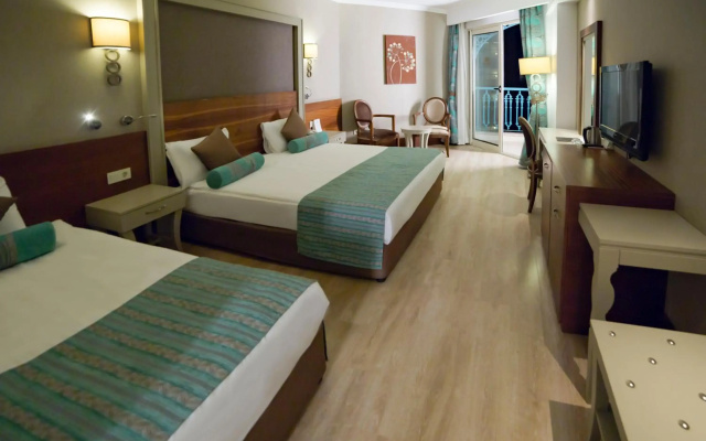 Side Crown Palace Ultra All Inclusive