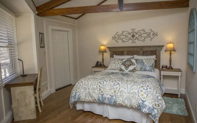 Woodlands Inn Of Sapphire Bed & Breakfast