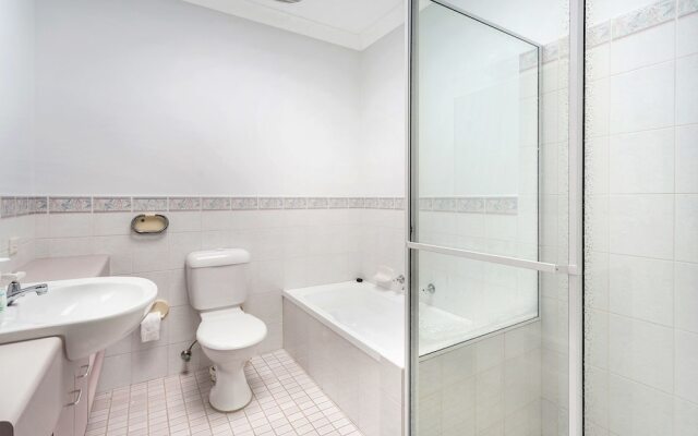 Ronald Avenue, Unit 2/36