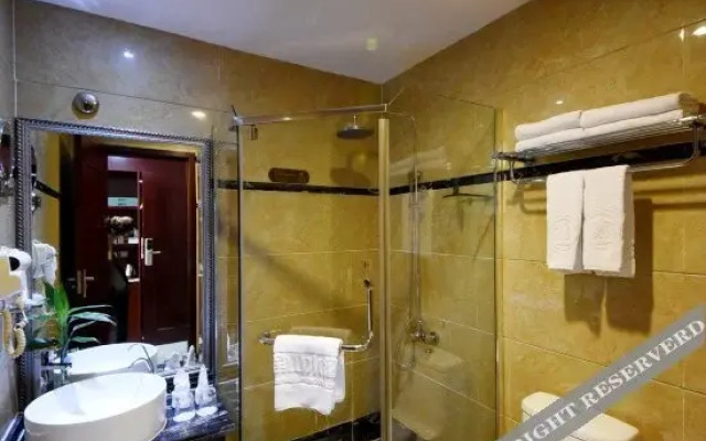 Vienna Hotel (Liuyang River Bridge Pedestrian Street)