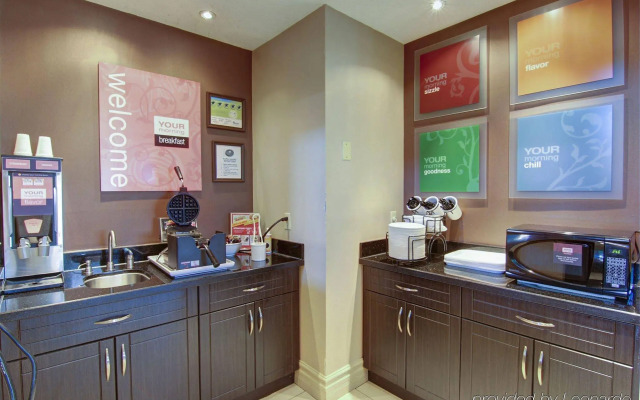 Comfort Inn & Suites Ambassador Bridge