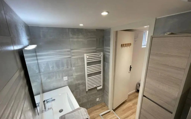 Coworking House - Quiet With Rooftop