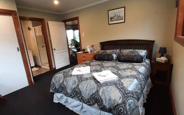 Kiwi Cabin and Homestay at Koru