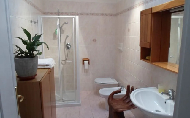 Il Volto Del Lago Rooms and Apartments