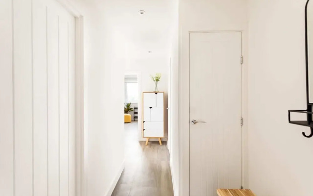 Bright London Bridge Apartment