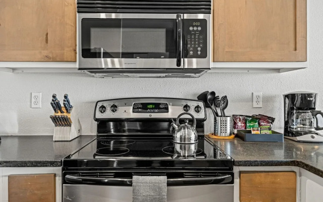 Littlefield Lofts, hosted by Placemakr - 6th Street