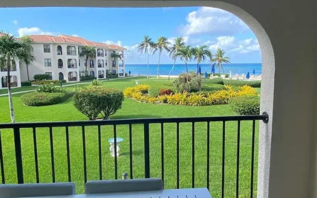 Oceanfront Condo on Seven Mile Beach