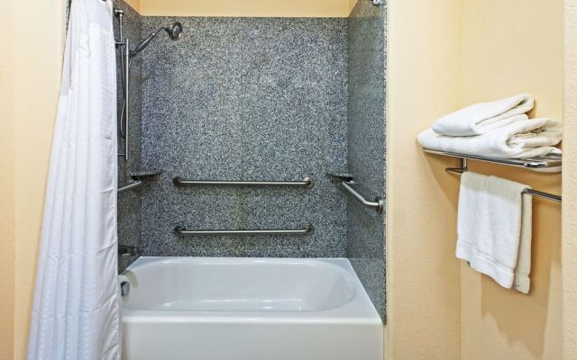 Holiday Inn Express & Suites Cleveland