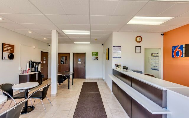 Motel 6 Albert Lea, MN