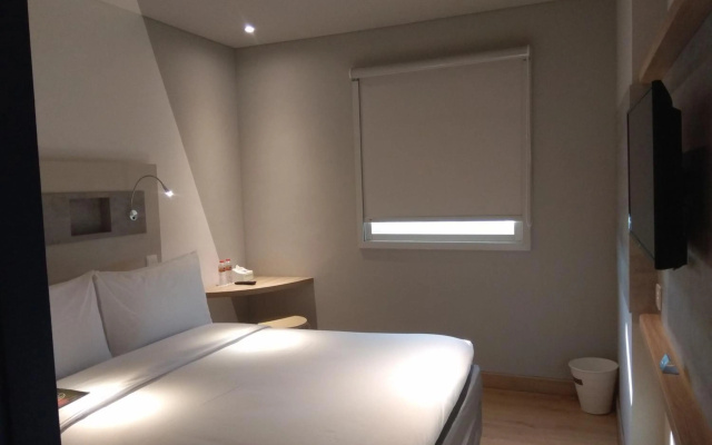 ibis budget Surabaya Diponegoro