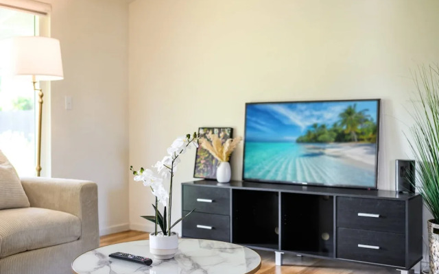 Cozy Family Retreat With Fireplace Spacious Yard