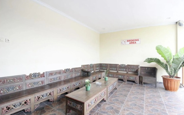RedDoorz Plus near Stadion Mandala Krida