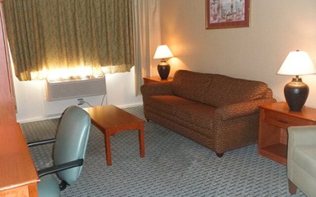 Econo Lodge Inn & Suites