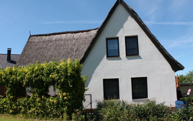 Cosy Apartment in Pepelow Near Baltic Sea