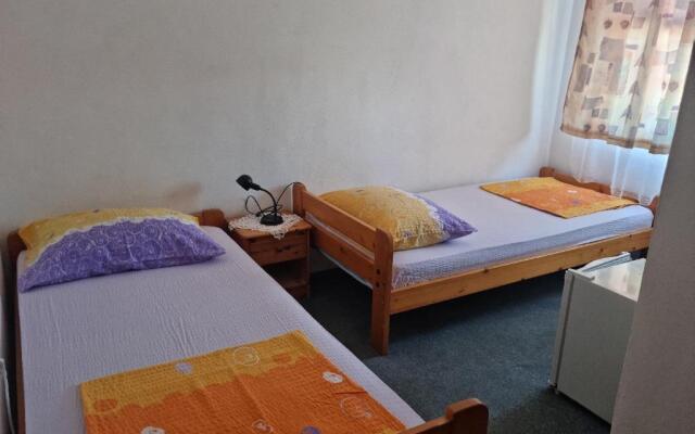 Rooms Mat - 300 m from sea