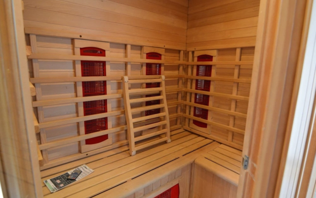 Hideaway: Sauna, Tennis & Trampoline