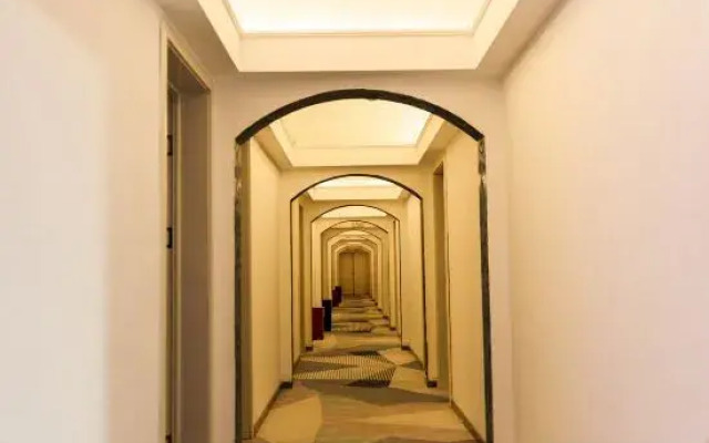 Snail House Hotel (Luoyang Railway Station David World Branch)