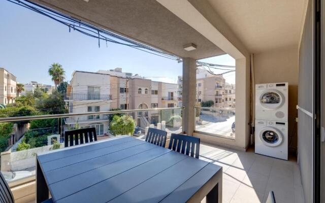 Marvellous 3BR Apartment in Central St Julians